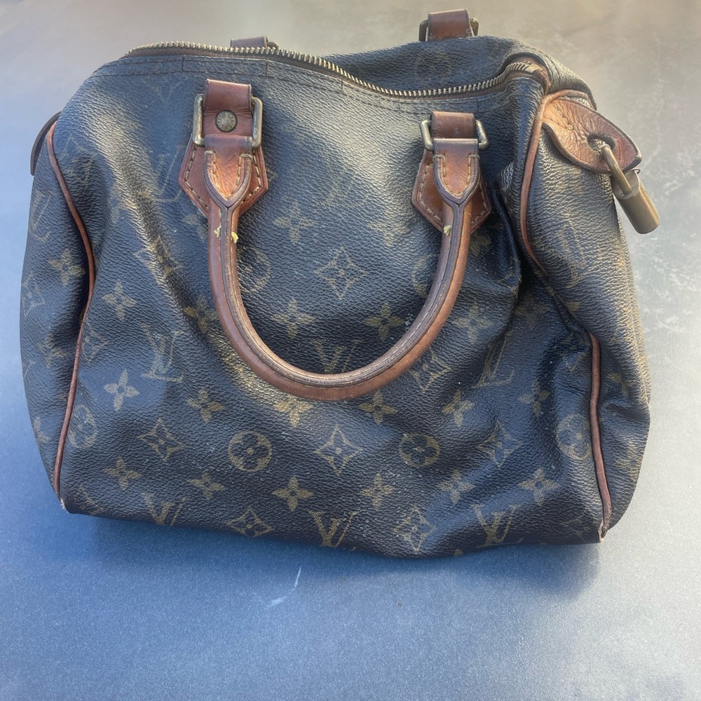 Severely damaged but authentic: Louis Vuitton Speedy30